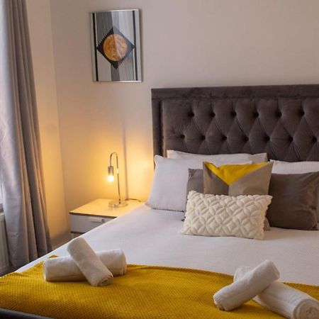 Shm Stays Hs2 Workers Great For Long Term Stays & Short Stays, 15 Min Drive To City Centre & Airport 2 Min Walk To Shops And Train Station Birmingham Luaran gambar