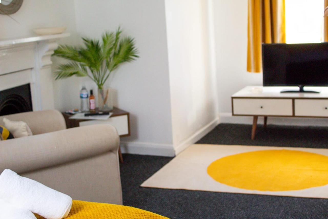 Shm Stays Hs2 Workers Great For Long Term Stays & Short Stays, 15 Min Drive To City Centre & Airport 2 Min Walk To Shops And Train Station Birmingham Luaran gambar